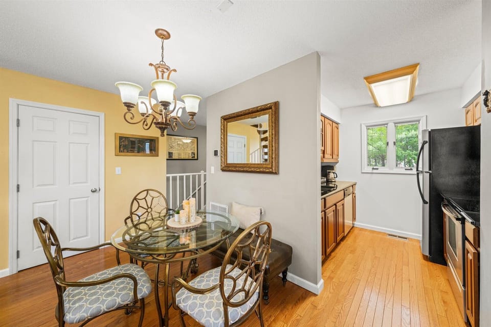 Compact space to cook and gather
