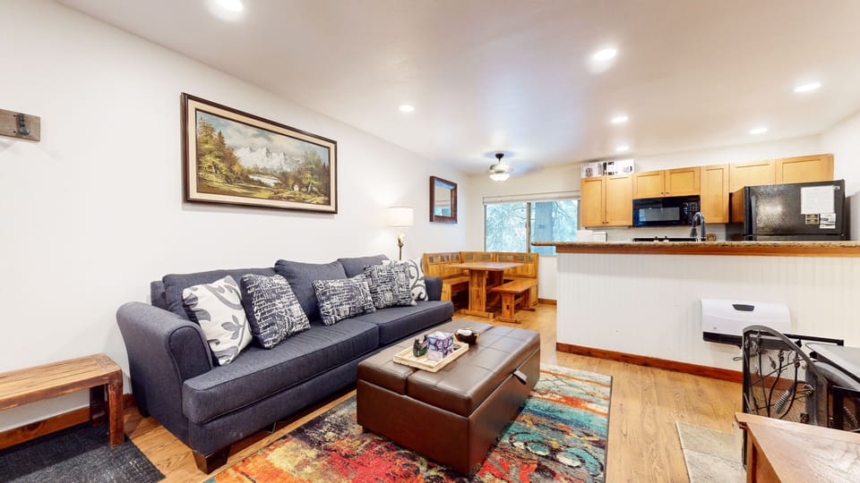 Home Decor, Furniture, Indoors, Living Room, Couch