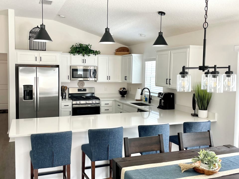 Brand new kitchen with all you need to cook a gourmet meal ~ bakeware too! 