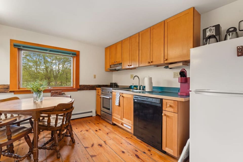 Full kitchen on the 2nd Floor