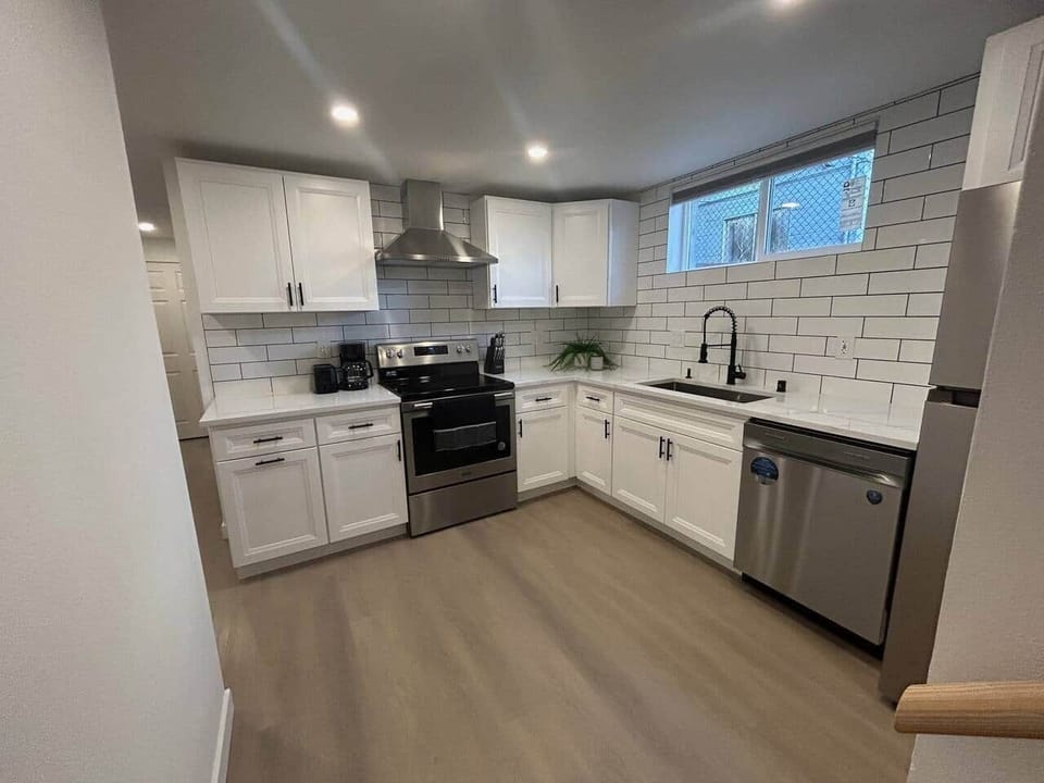 Full kitchen with brand new appliances.
