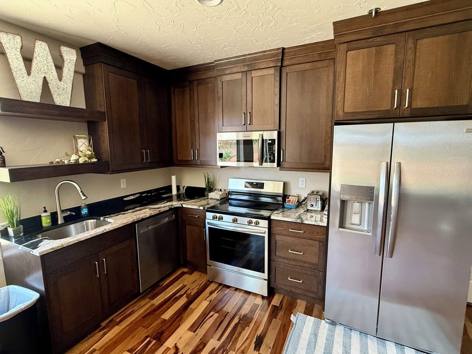 Full kitchen