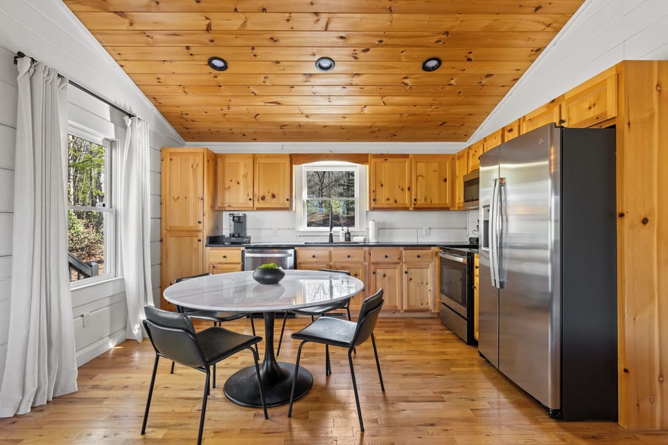 This bright and spacious kitchen is fully equipped to make cooking and dining a seamless experience.