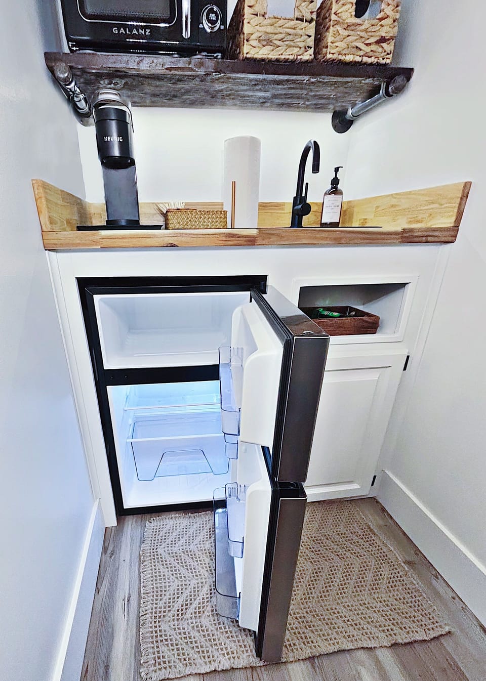 Mini fridge/freezer combo, microwave