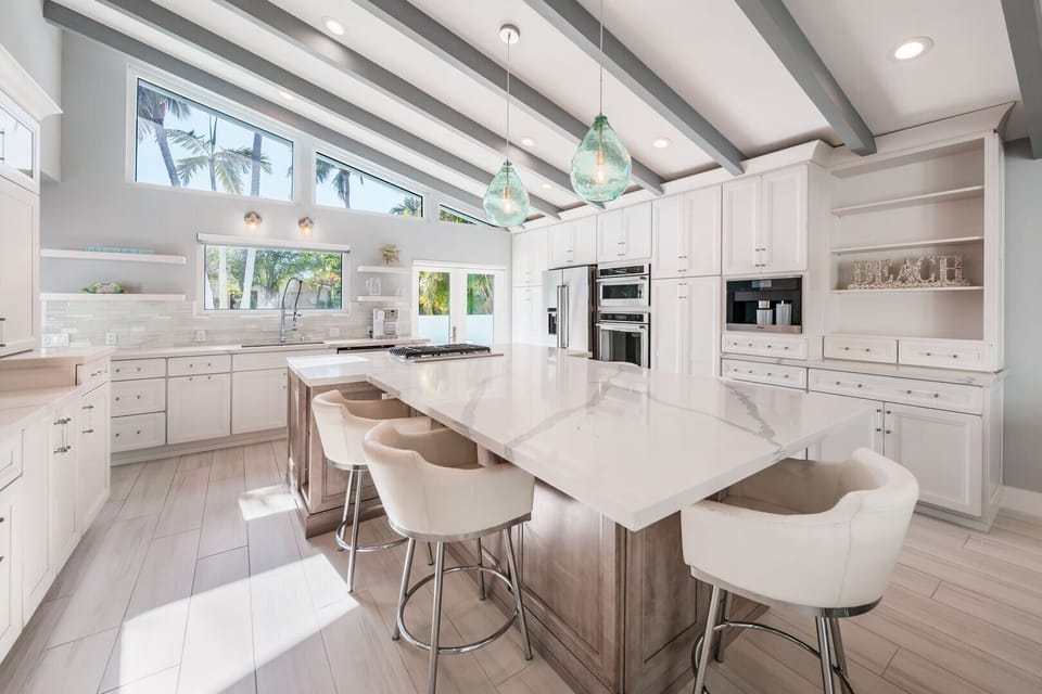 Fully stocked kitchen - all the pots, pand and utensils you need