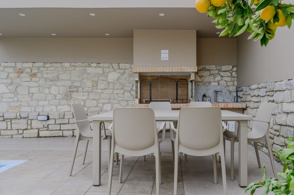 Foothills Tangerine villa, Private pool, Near the beach, Outside Dining and barbecue area