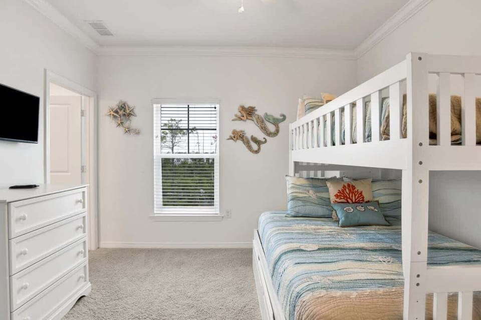 Fun and versatile bunk bed setup with a full-size bed at the bottom, a twin-size pull-out, and a top bunk—perfect for kids or extra guests.