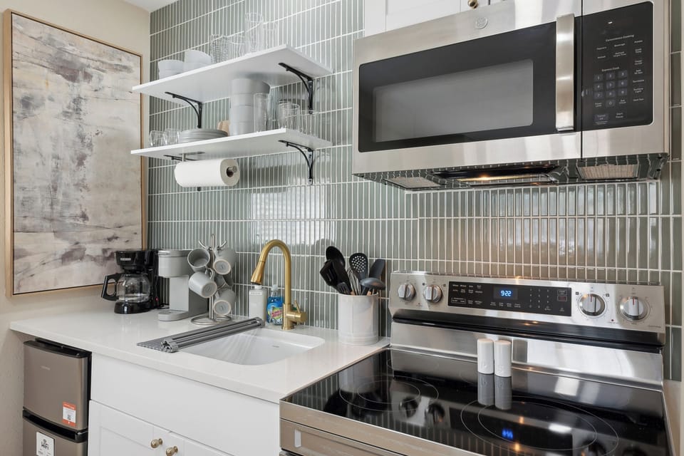 Fully equipped kitchen.
