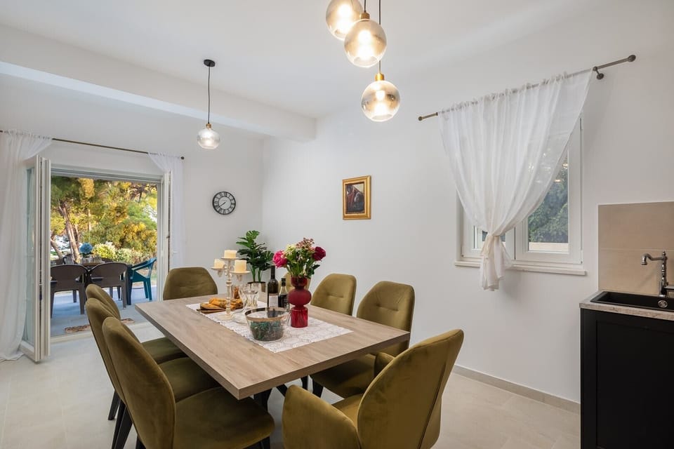 Dining area for eight-person