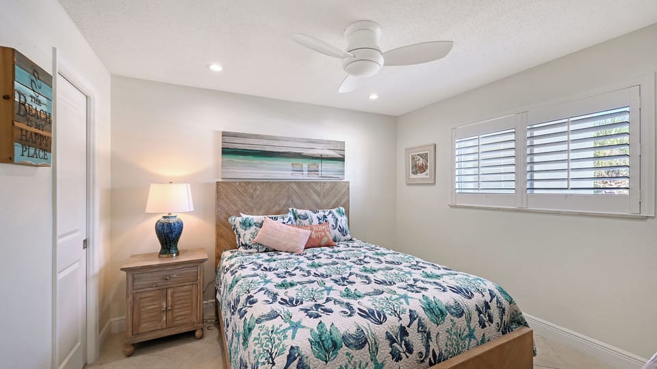 Guest Room Queen Bed