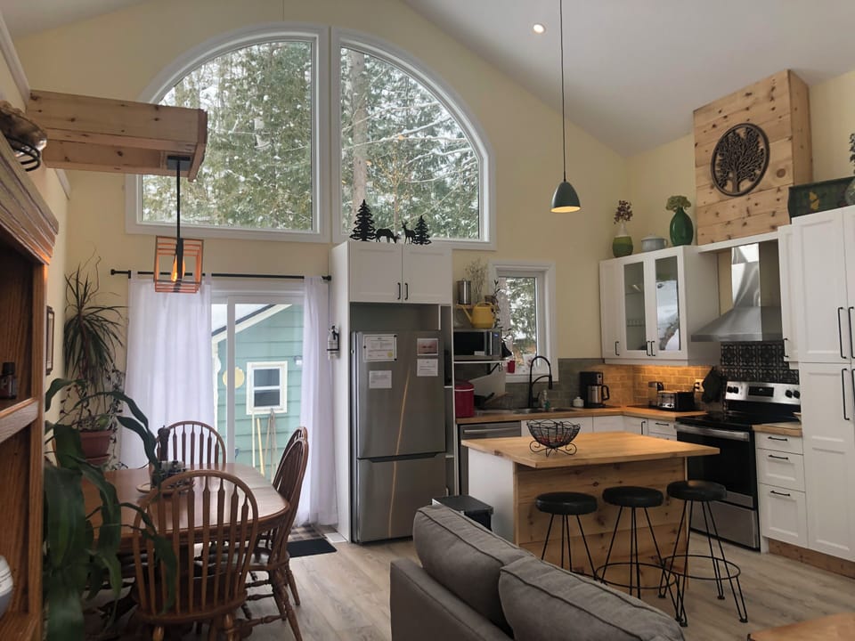 Fully equipped kitchen if choose to cook or just minutes away from restaurants.
