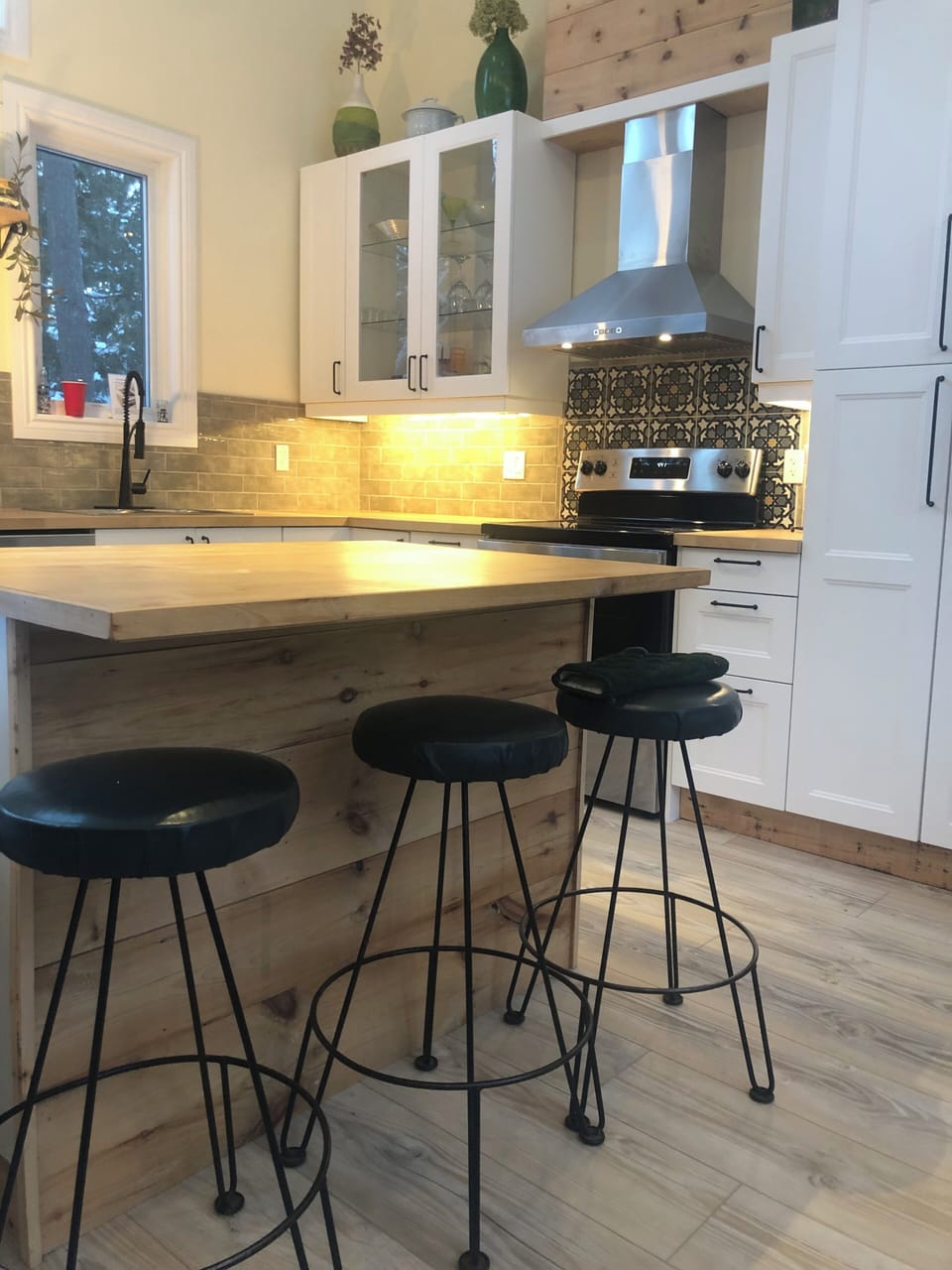 Island sits 3 for grab and go food.