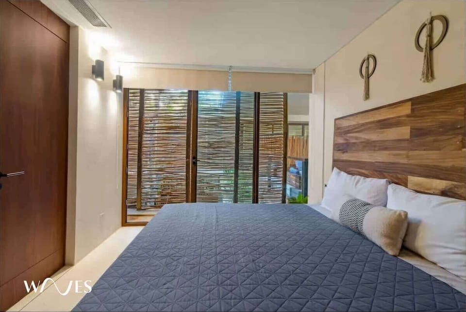 Bedroom w/King Size Bed