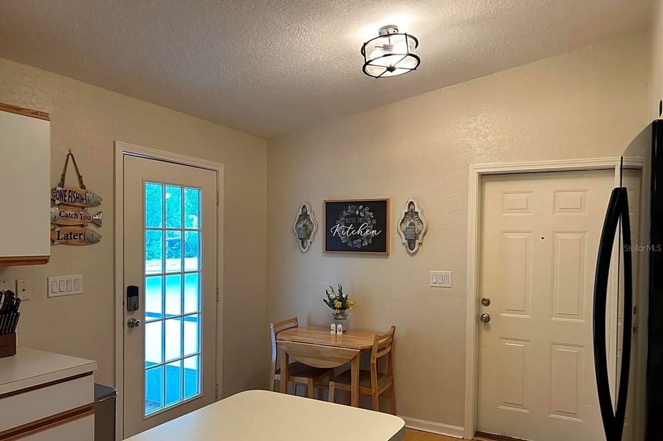 Eat in kitchen area