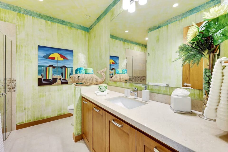 Secondary bedroom full bathroom