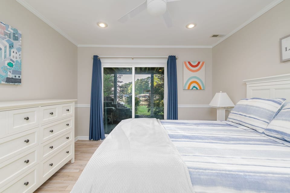 King Bedroom (Downstairs):
Spacious bedroom with a king-size bed.