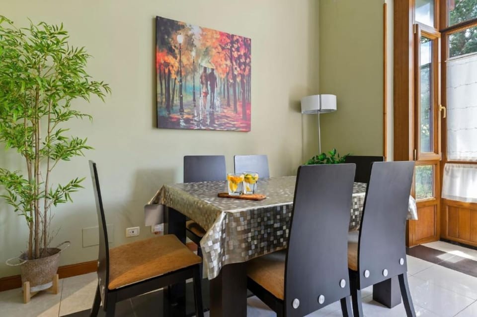 Living room,Dining area