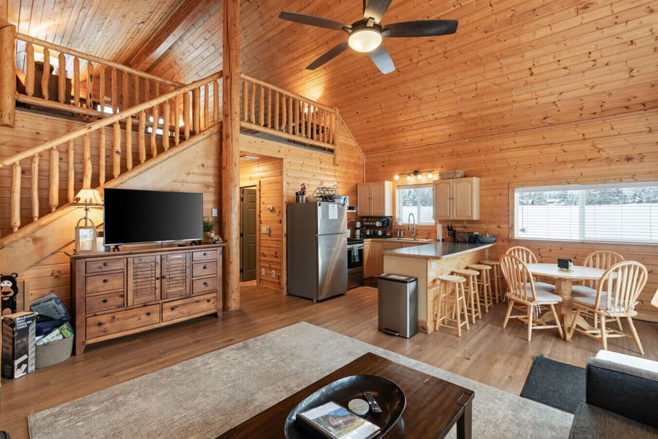 Living Room / Kitchen
