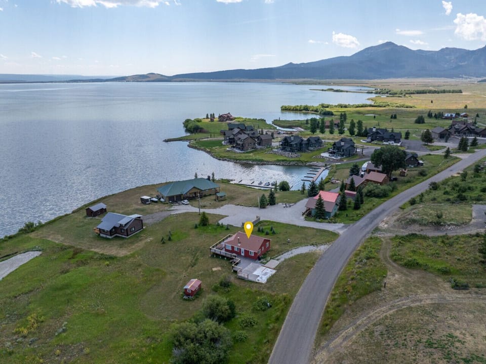 Exterior / Lake View