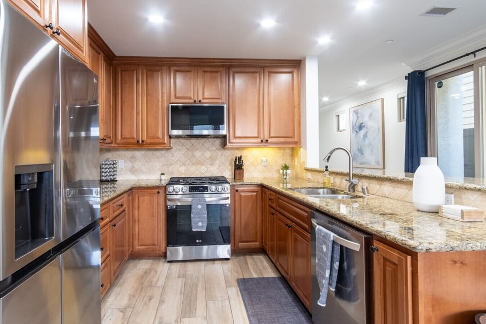 Full kitchen