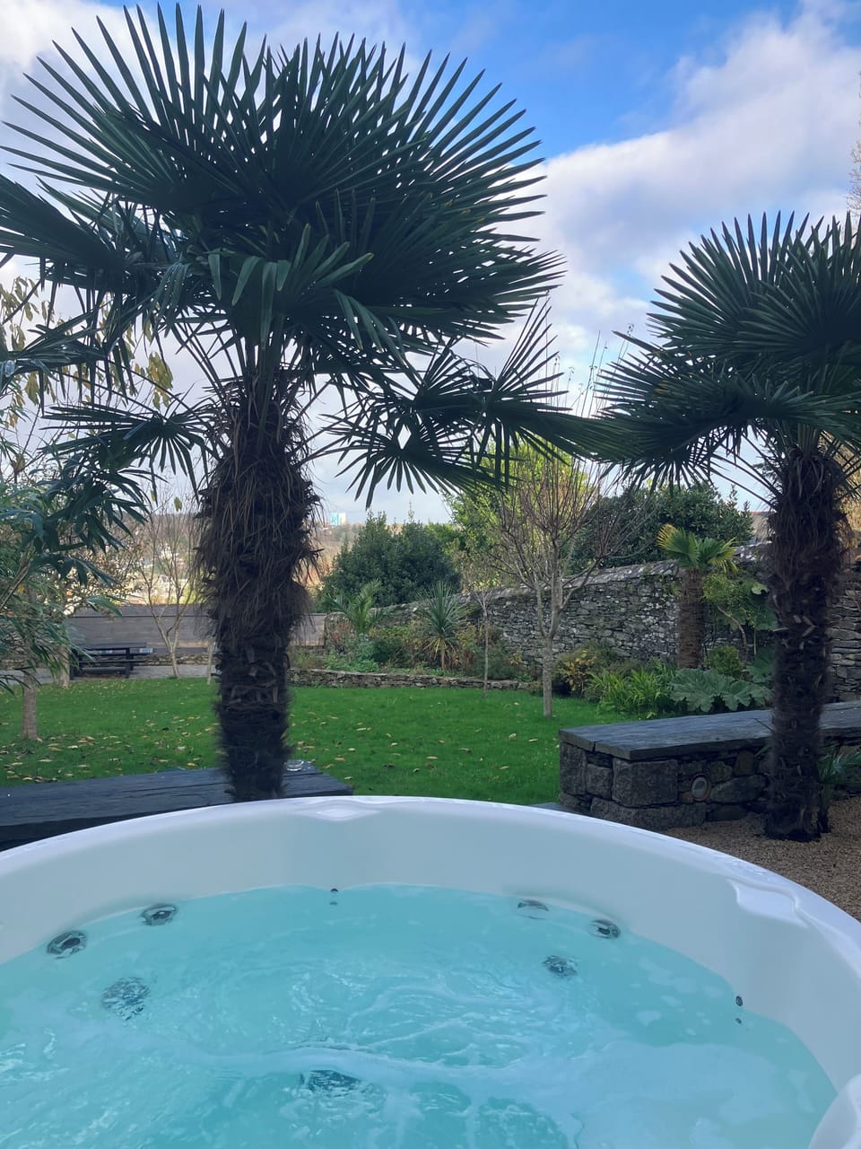 Outdoor spa tub