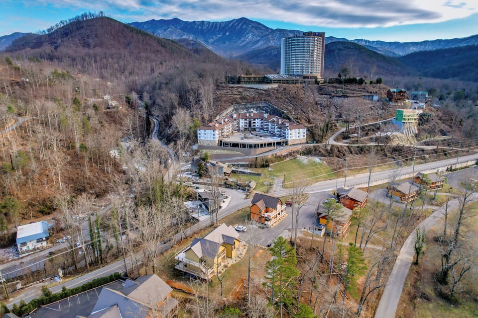 Vacation Rental with a Pool in the Smokies "Smoky Mountain Gold" - Located in the Great Smoky Mountains