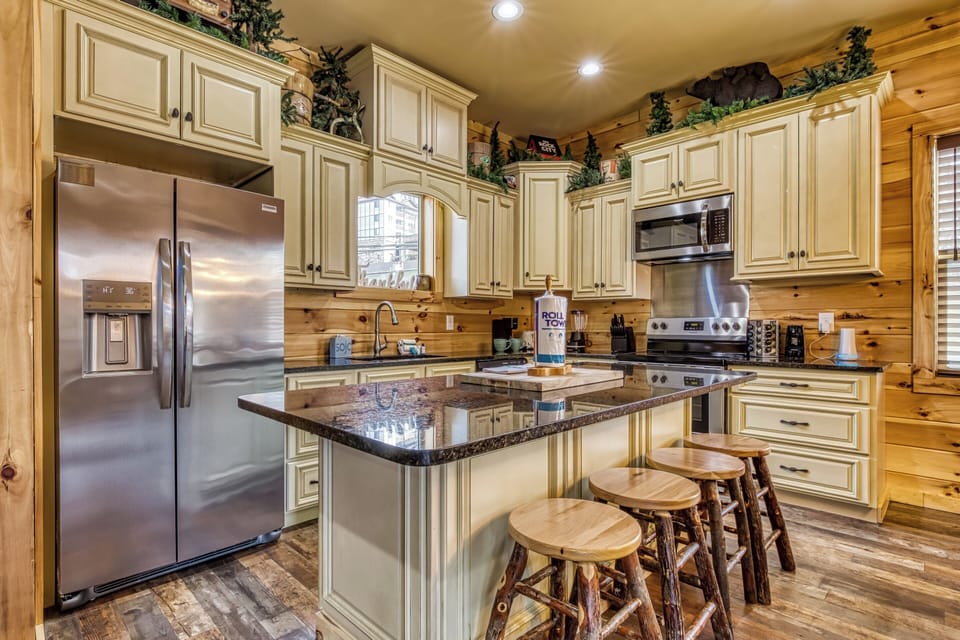 Vacation Rental in the Smoky Mountains “The Manor at Burg Hill” – Kitchen island and fully furnished kitchen
