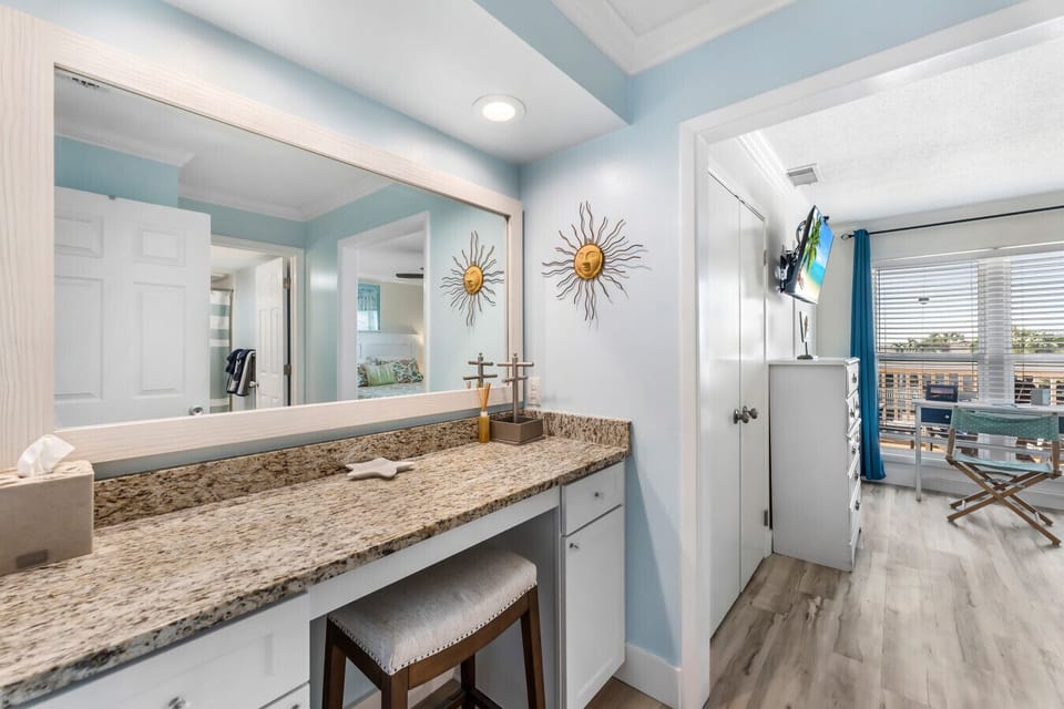 Master Bedroom Dressing Area