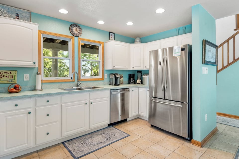 CL571: Sunshine Daydream | Mid Level Kitchen