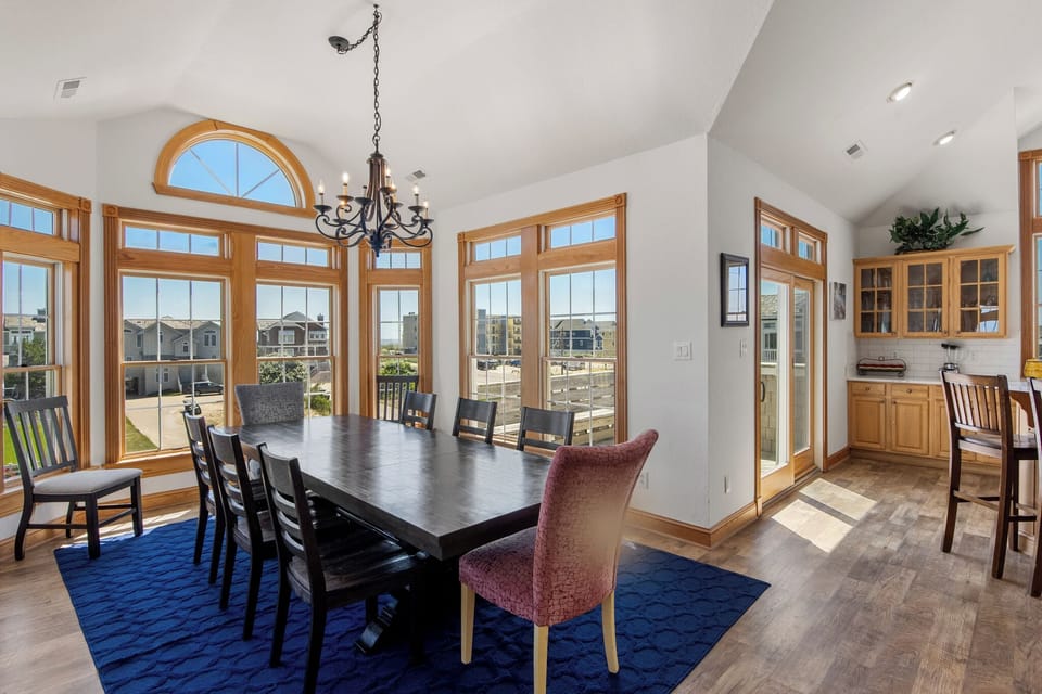 OW16: Semper Surf | Top Level Dining Area