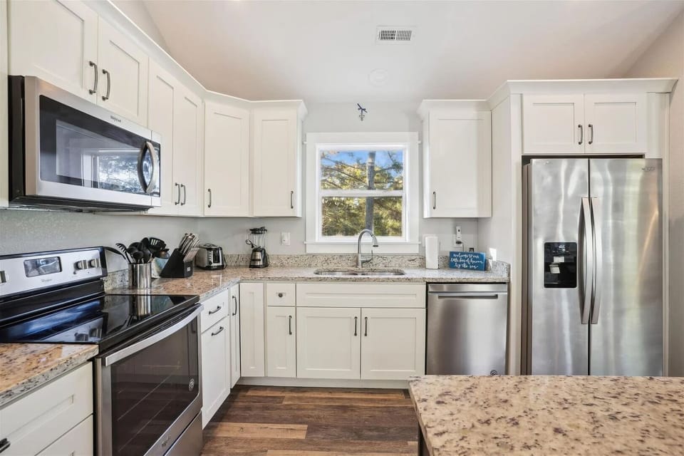 CL564: Bit of Heaven | Top Level Kitchen