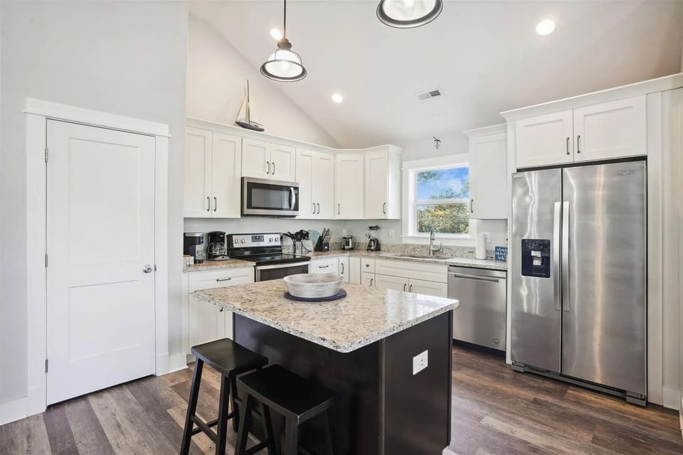 CL564: Bit of Heaven | Top Level Kitchen