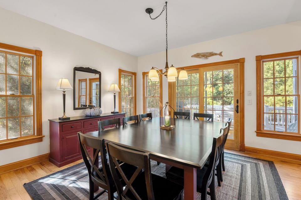 CC172: INDARUF | Mid Level Dining Area