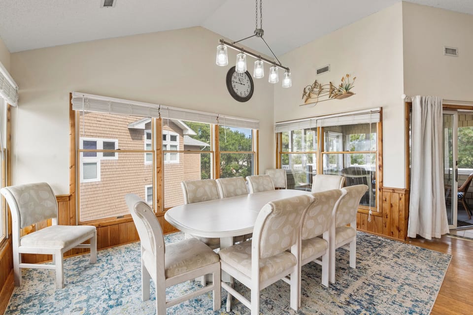 CL331: Lighthouse Jewel | Top Level Dining Area