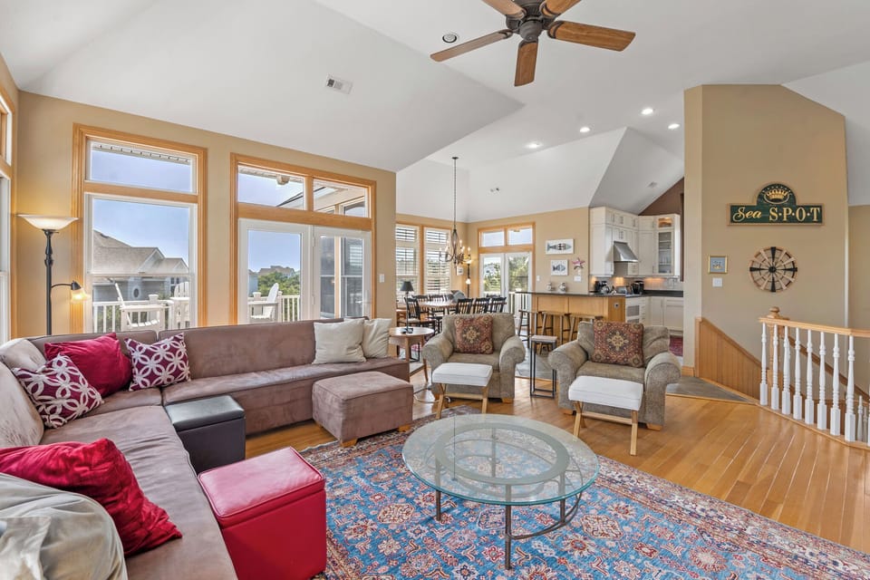 PI42: Sea Spot | Top Level Living Area