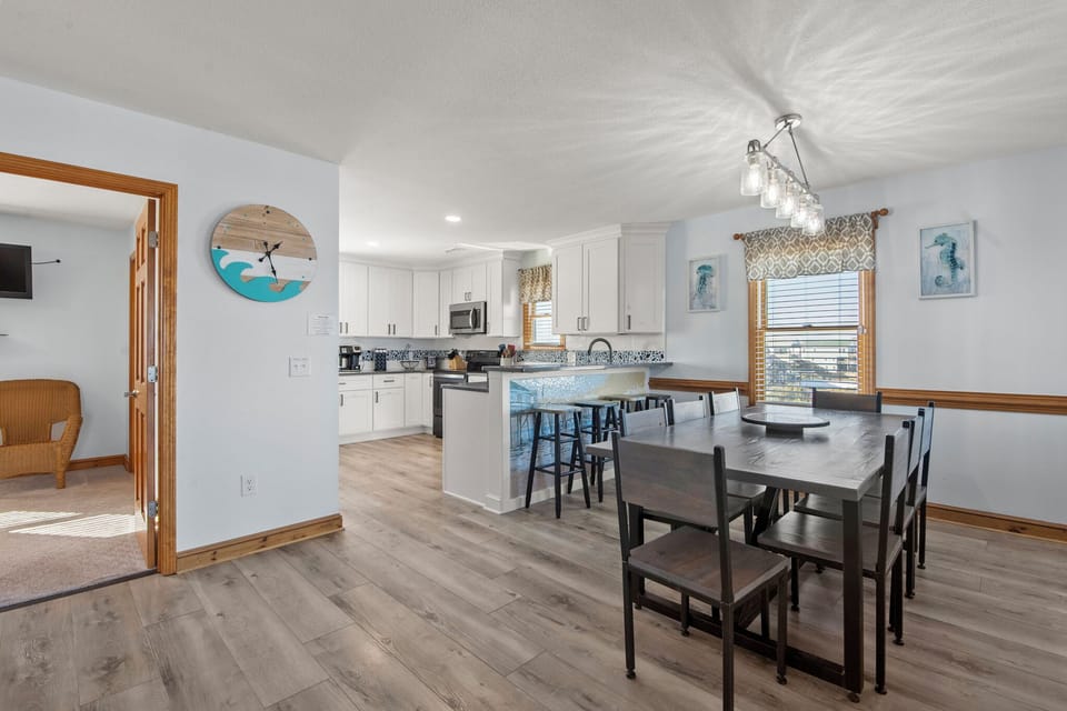 SN0541: The Lily Pad | Top Level Dining Area