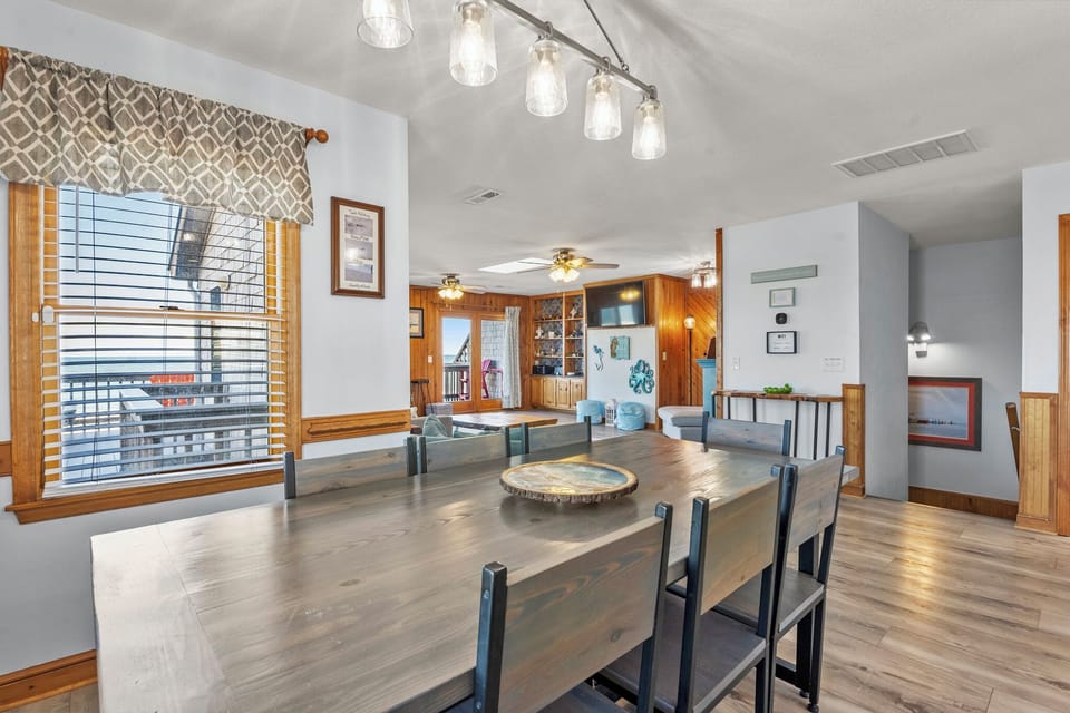 SN0541: The Lily Pad | Top Level Dining Area