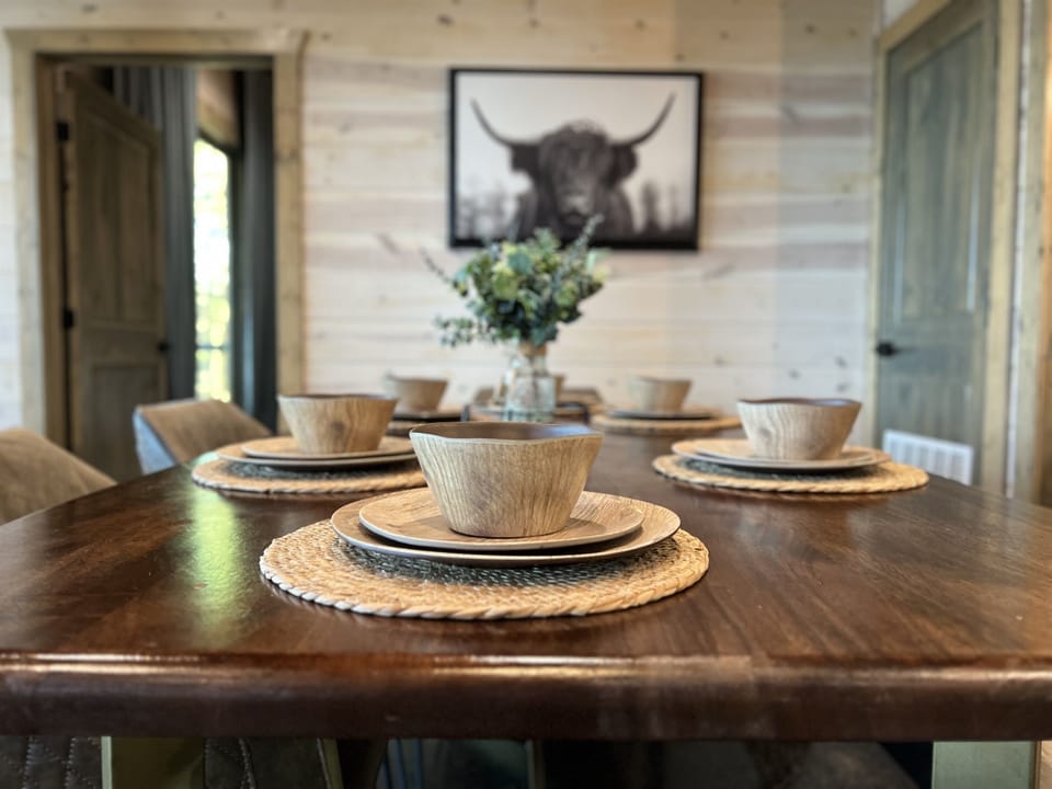 Dining table seats 6