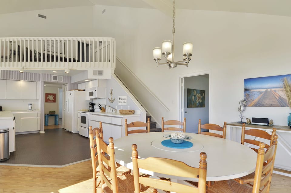 Dining Area - Seating For 8 - First Floor