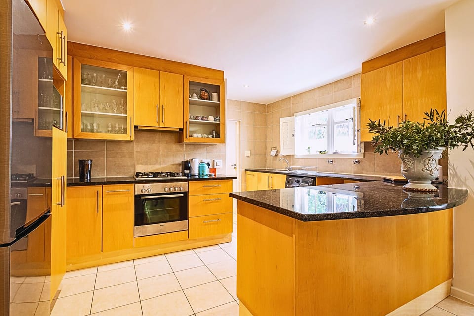 Kitchen with stove , gas hob, washing machine, dishwasher, airfyer.