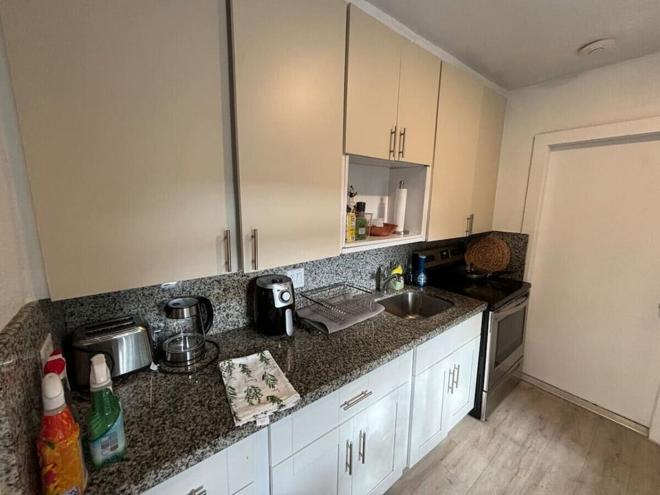 fully equipped kitchen