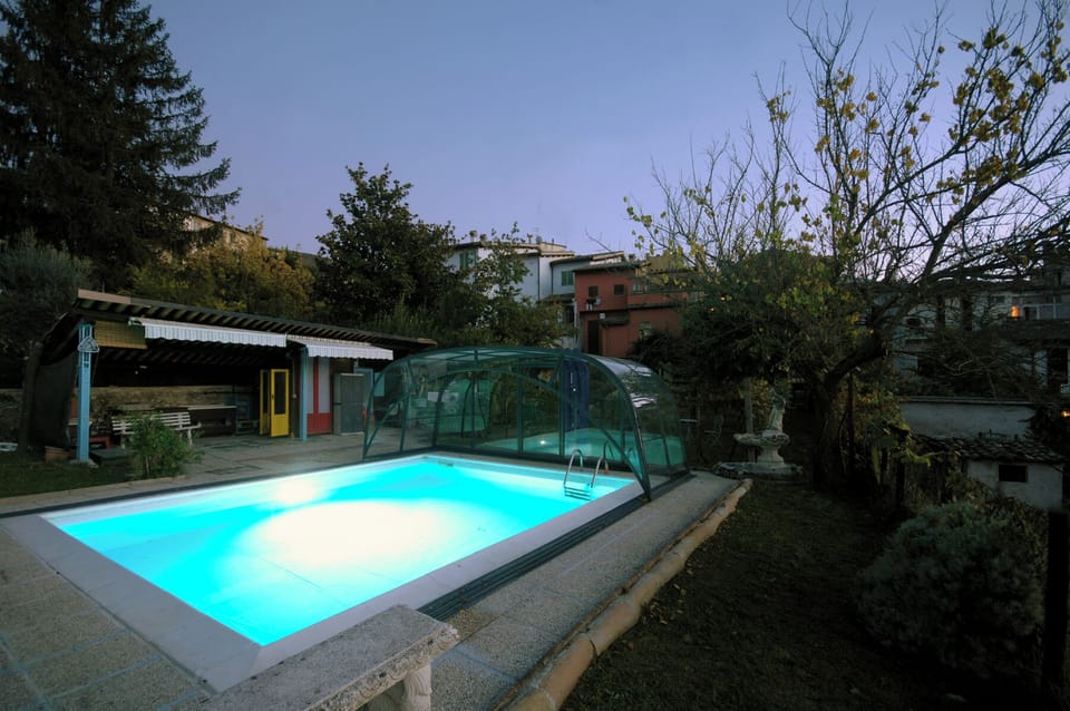 Piscina e giardino