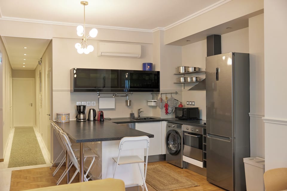 fully equipped kitchen, dishwasher, washing machine, oven, stove, coffe maker.