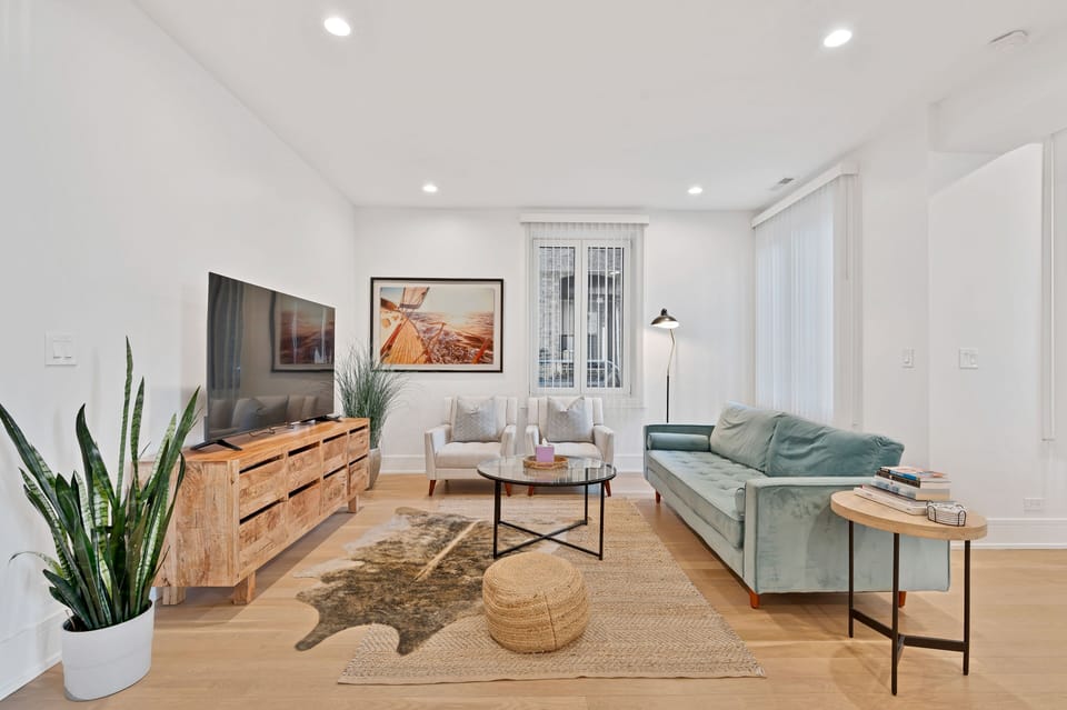 Home Decor, Furniture, Indoors, Living Room, Room