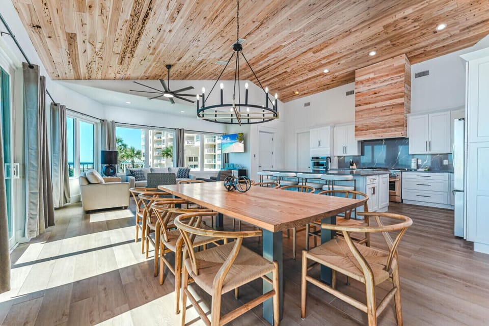 dining for 10, plus 4 bar island seating