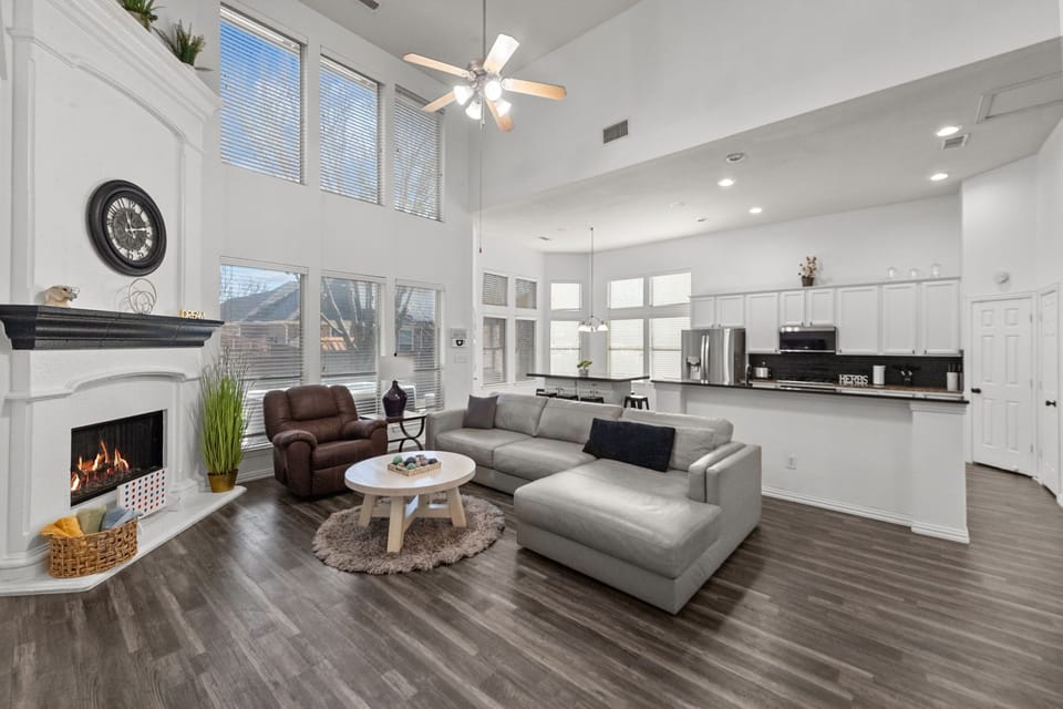 Spacious Living Room – Gather, Lounge, and Relax Together