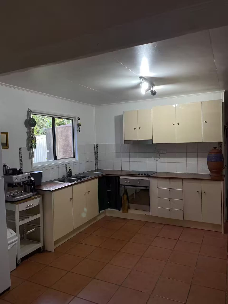 Full kitchen