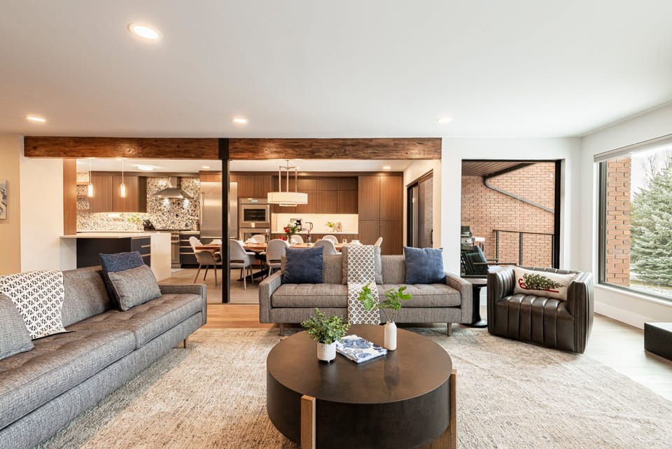 Living room/Dining area