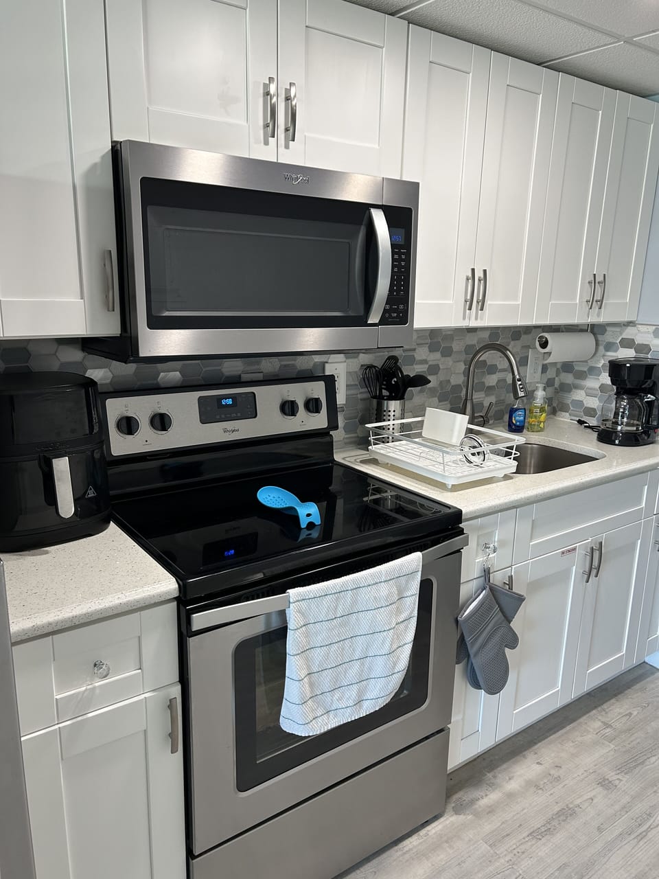 Full Kitchen with Air fryer