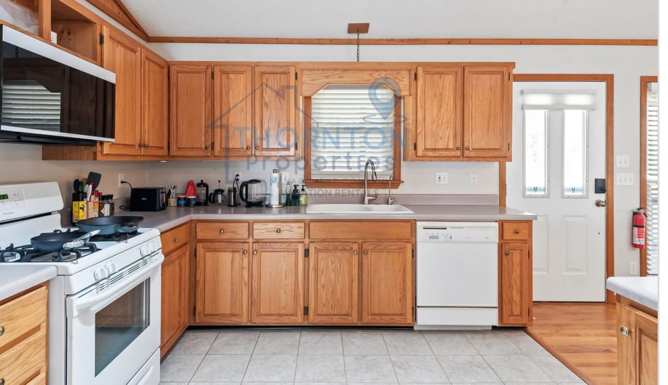 full kitchen